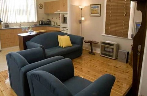 Emaroo Cottage On Williams Street - Accommodation Directory 0