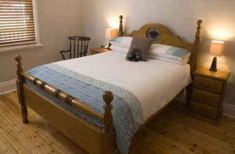 Emaroo Cottage On Williams Street - Accommodation Directory 2