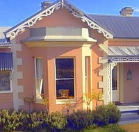 Cromwell House - Accommodation Directory