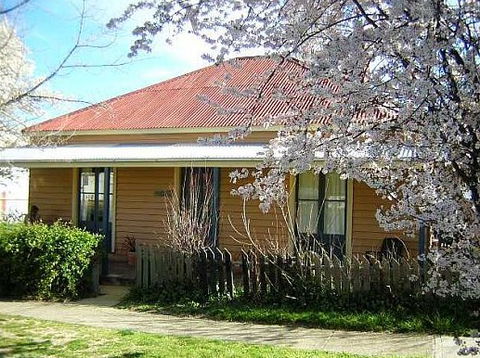 Cooma Cottage - Accommodation - Accommodation Directory 0