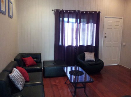 Auckland Street Queenslander - Accommodation Directory 1