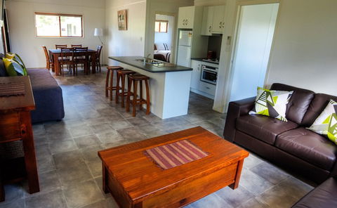 Killarney View Cabins And Caravan Park - Accommodation Directory 1