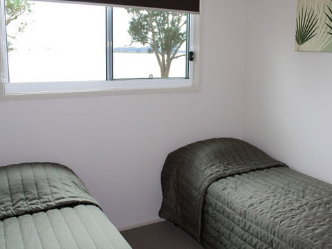 Lake Somerset Holiday Park - Accommodation Directory 3