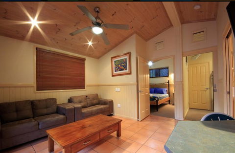 Ashmore Palms Holiday Village - Accommodation Directory 5