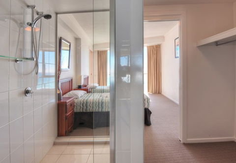Reflection On The Sea - Accommodation Directory 1