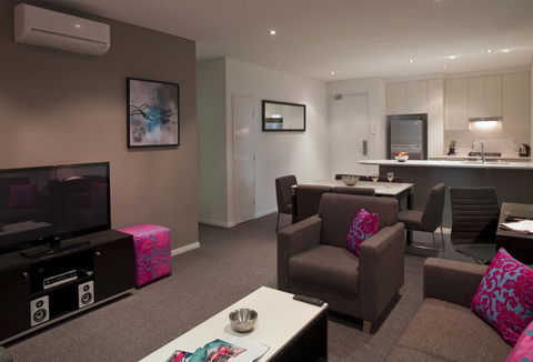 Meriton Serviced Apartments Southport - Accommodation Directory 1