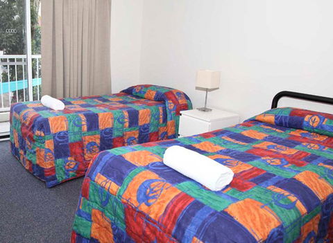 Ambassador Apartments Holiday Units - Accommodation Directory 4