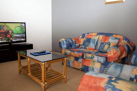 Ambassador Apartments Holiday Units - Accommodation Directory 5