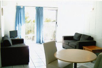 Breezes By The Bay - Accommodation Directory 4