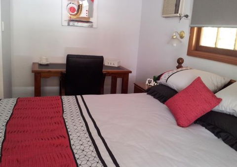 B & B On Sunrise - Accommodation Directory 4