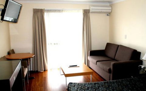 Centenary Motor Inn - Accommodation Directory 0