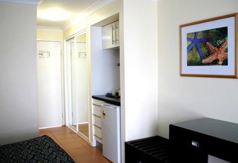 Centenary Motor Inn - Accommodation Directory 1