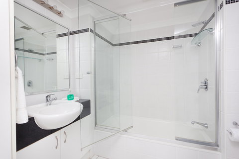 Apartment 27 Aristocrat Apartments - Accommodation Directory 8