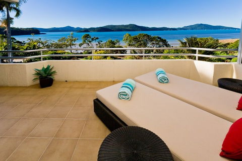 Whitsunday Holidays - Accommodation Directory 0