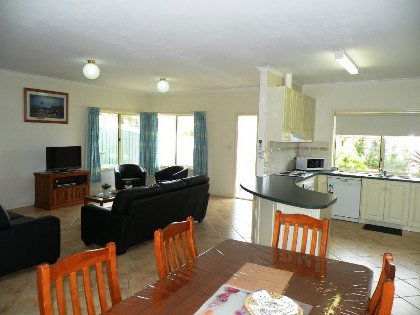 Seashells Apartment - Unit 1 - Accommodation Directory 3