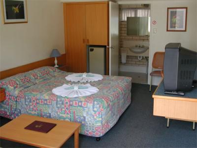 Tropical Gateway Motor Inn - Accommodation Directory 0