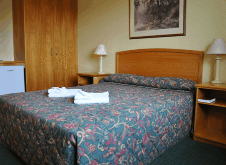 Meadowbrook Hotel - Accommodation Directory