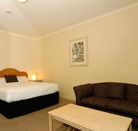 Quality Hotel Tiffins on the Park - Accommodation Directory