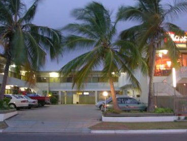 Tropical Gateway Motor Inn - Accommodation Directory 1