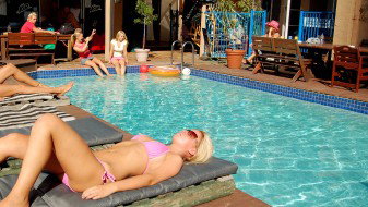 Surf N Sun Beachside Backpackers - Accommodation Directory 2
