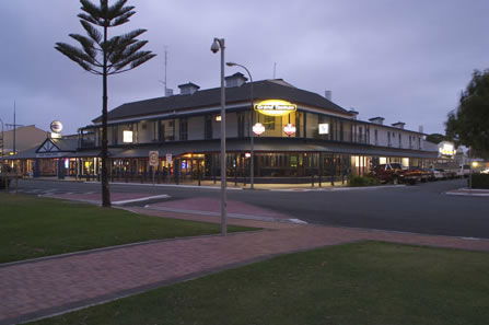 Grand Tasman Hotel - Accommodation Directory 0