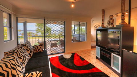 Dolphin Waters Holiday Apartments - Accommodation Directory 1