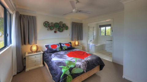 Dolphin Waters Holiday Apartments - Accommodation Directory 2