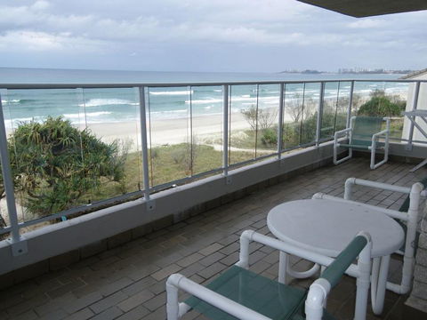Pacific Surf Absolute Beach Apartments - Accommodation Directory 8