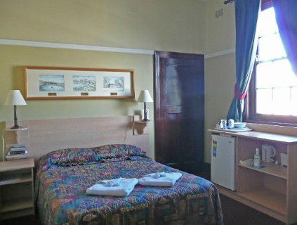 Boyles Hotel - Accommodation Directory 1