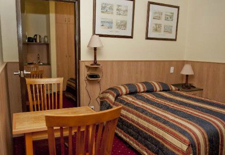 Boyles Hotel - Accommodation Directory 3
