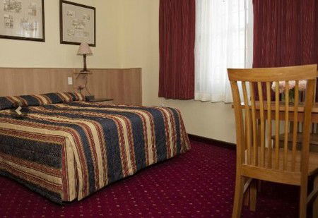 Boyles Hotel - Accommodation Directory 4