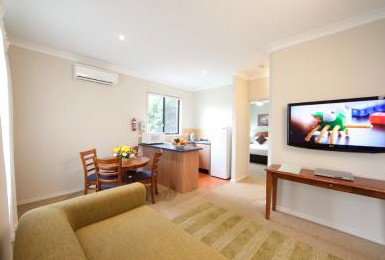 Pokolbin Hills Chateau Resort - Accommodation Directory 3