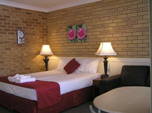 Blue Violet Motor Inn - Accommodation Directory 0