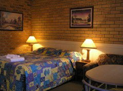 Blue Violet Motor Inn - Accommodation Directory 2
