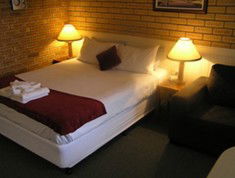 Blue Violet Motor Inn - Accommodation Directory 3
