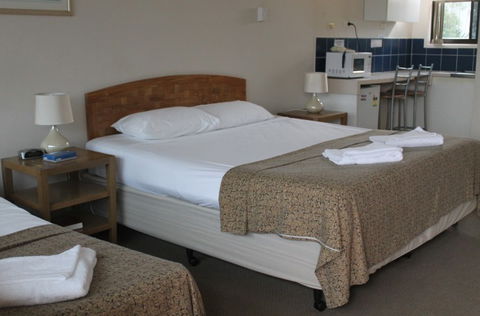 A' Montego Mermaid Beach Motel - Accommodation Directory 0