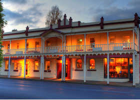 Royal George Hotel - Accommodation Directory 0
