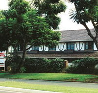 A Tudor Lodge Motel - Accommodation Directory