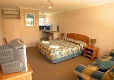 Montego Mermaid Beach Motel - Accommodation Directory 0