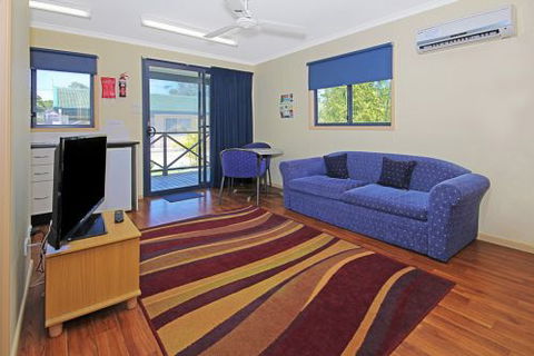  Palms Motel - Accommodation Directory 0