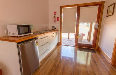 JV Jones Pty Ltd - Accommodation Directory 4