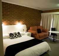 Cousins Motor Inn - Accommodation Directory