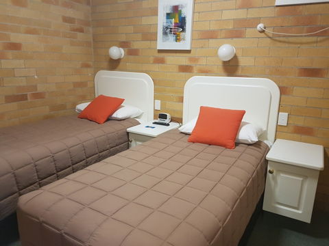 Cousins Motor Inn - Accommodation Directory 14