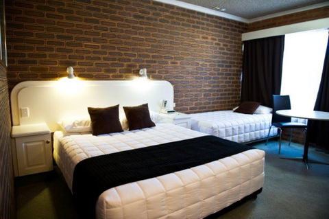 Cousins Motor Inn - Accommodation Directory 17