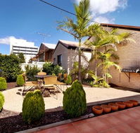 Asters On James Motor Inn - Accommodation Directory