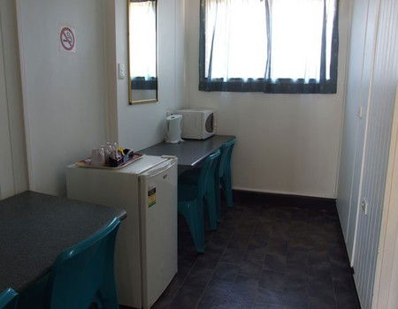 Cool Palms Motel - Accommodation Directory 0