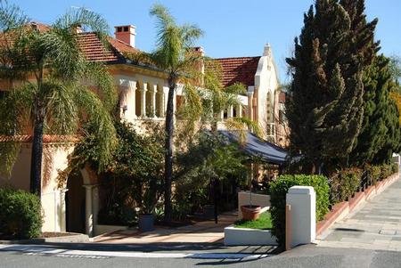 Captain Stirling Hotel - Accommodation Directory 0