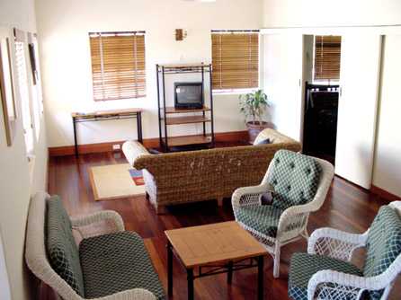 Captain Stirling Hotel - Accommodation Directory 2