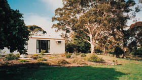 R&r Country Cottage - Accommodation Directory 0