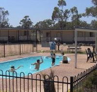 Lake Leslie Tourist Park - Accommodation Directory